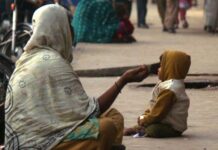 Amid lights and Eid shoppers, a growing begging crisis unfolds in Peshawar