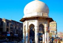 Chowk Yadgar comes alive in green and white as young generation reconnects with Pakistan Movement