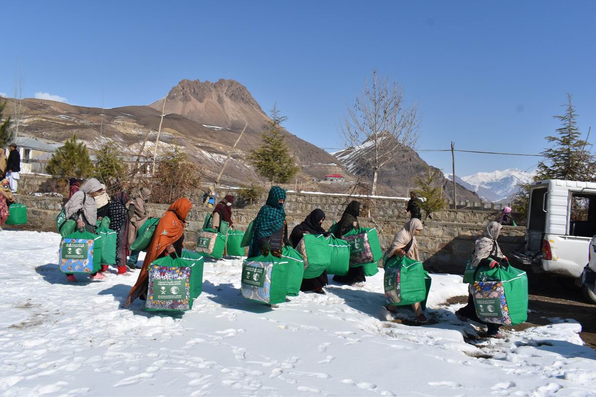 King Salman Relief Center Distributes Thousands of Winter Kits in the ...
